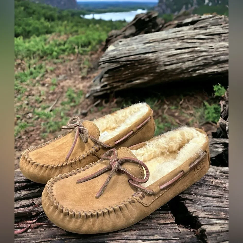 🔥🔥UGG Dakota Moccasin Slipper Water Resistant Slip on Size 6